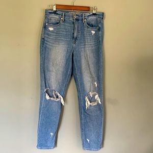 American Eagle Mom Jeans light wash SIZE 8